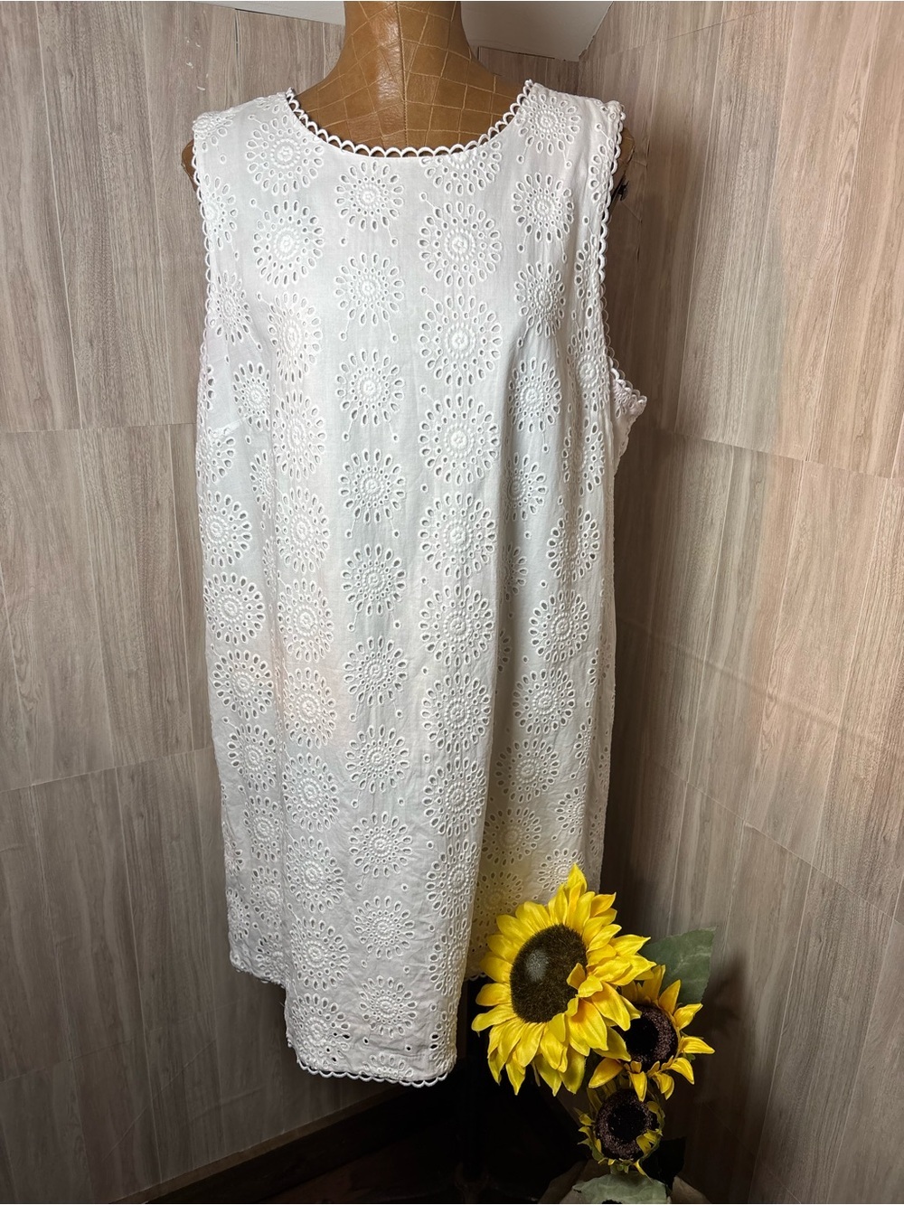 ON 34TH White Eyelet Sleeveless Shift Dress Women Summer Casual 100% Cotton